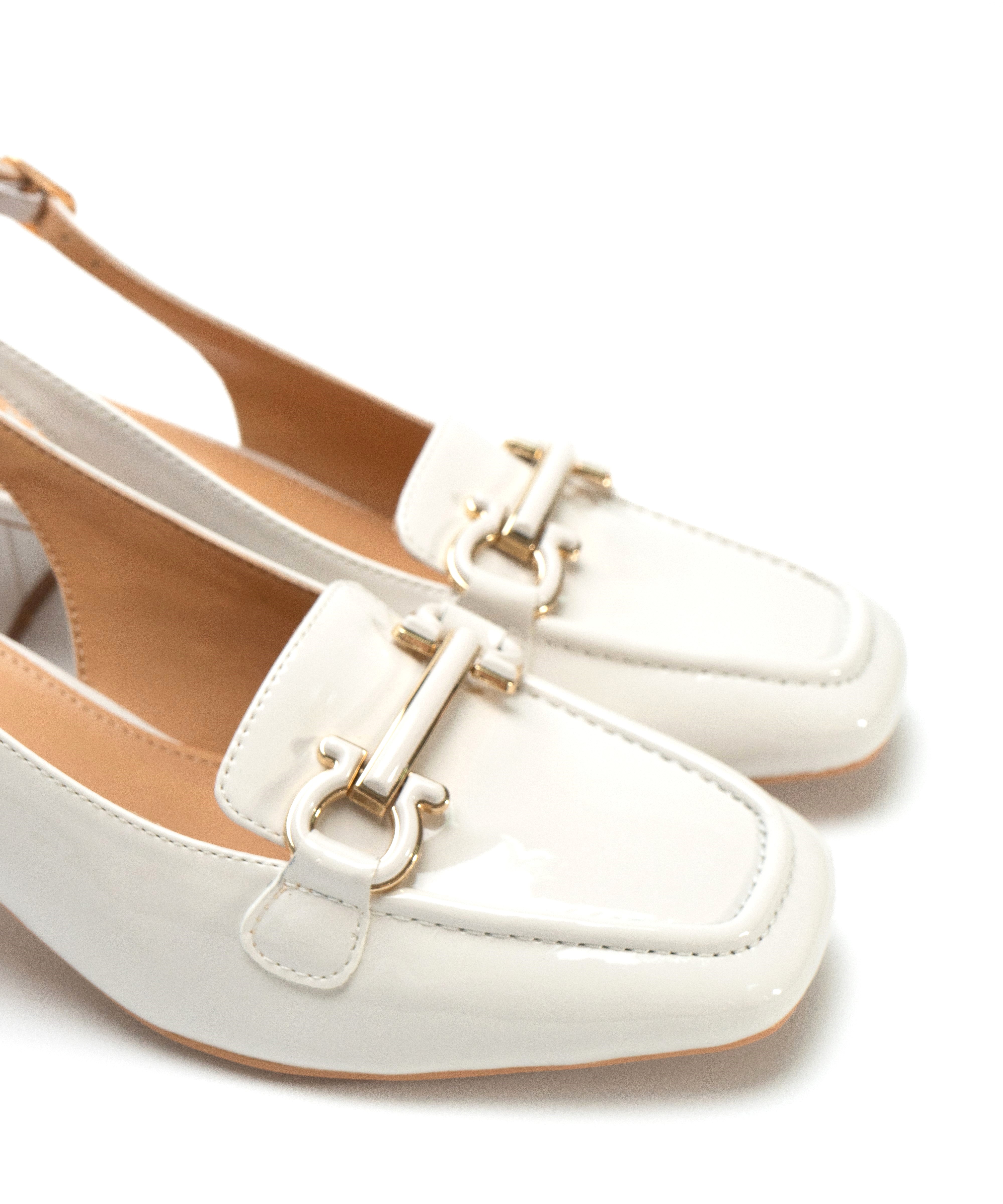 Zapatos tac&oacute;n adorno met&aacute;lico image number null